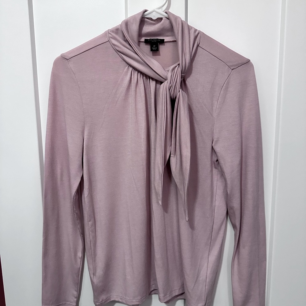 Ann Taylor Ladies long sleeve top